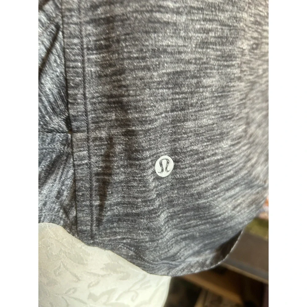 Lululemon Var-City Crisscross Side Tank, Heathered Black &‎ Gray Size 6??